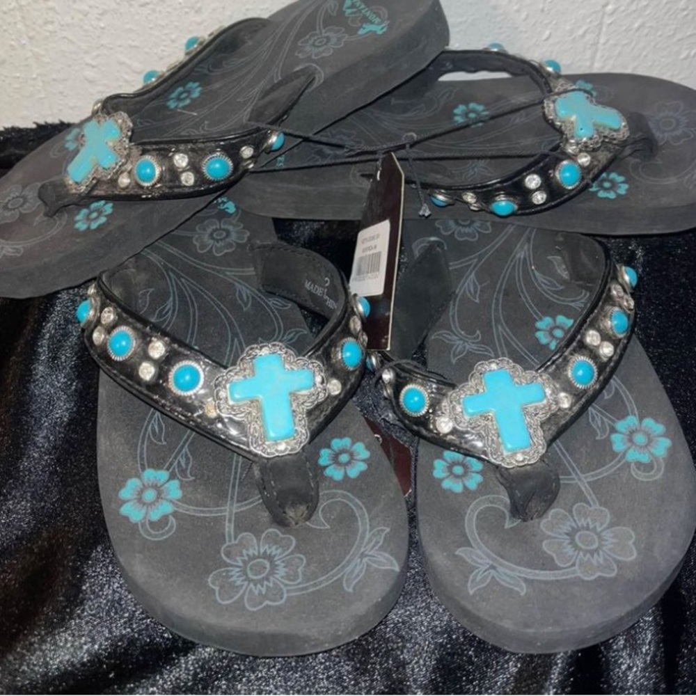 NWT Montana West flip flop sandal